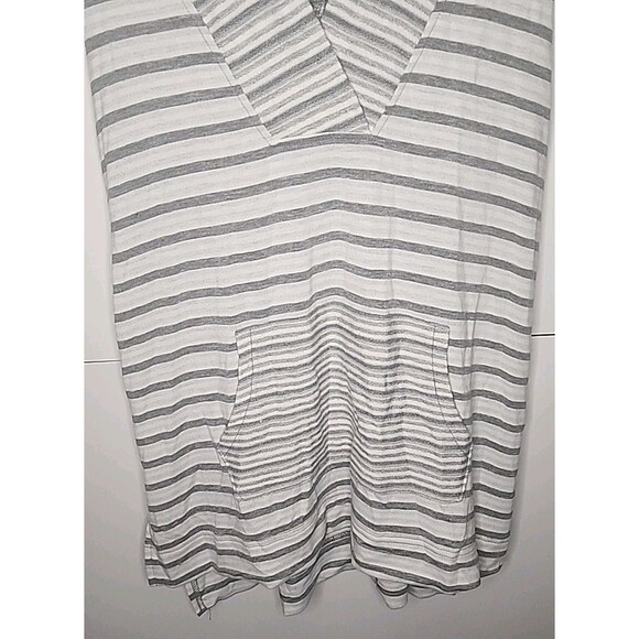 Maurices Women's Sleeveless Hoodie Top Gray White Striped Size Medium - Picture 7 of 7
